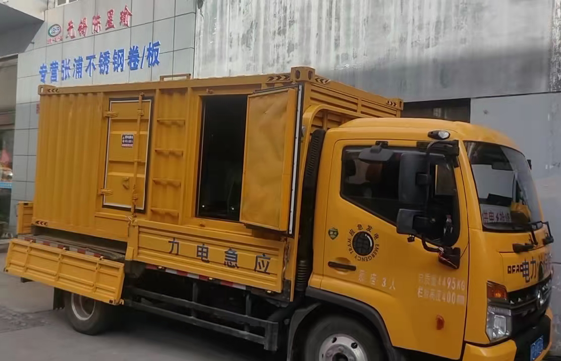 海港柴油发电机组负载测试时应如何监控机组的运行状态？